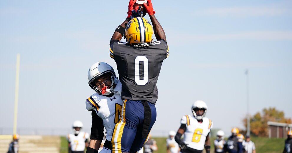 Statesmen stomp Clarke in 70-0 victory