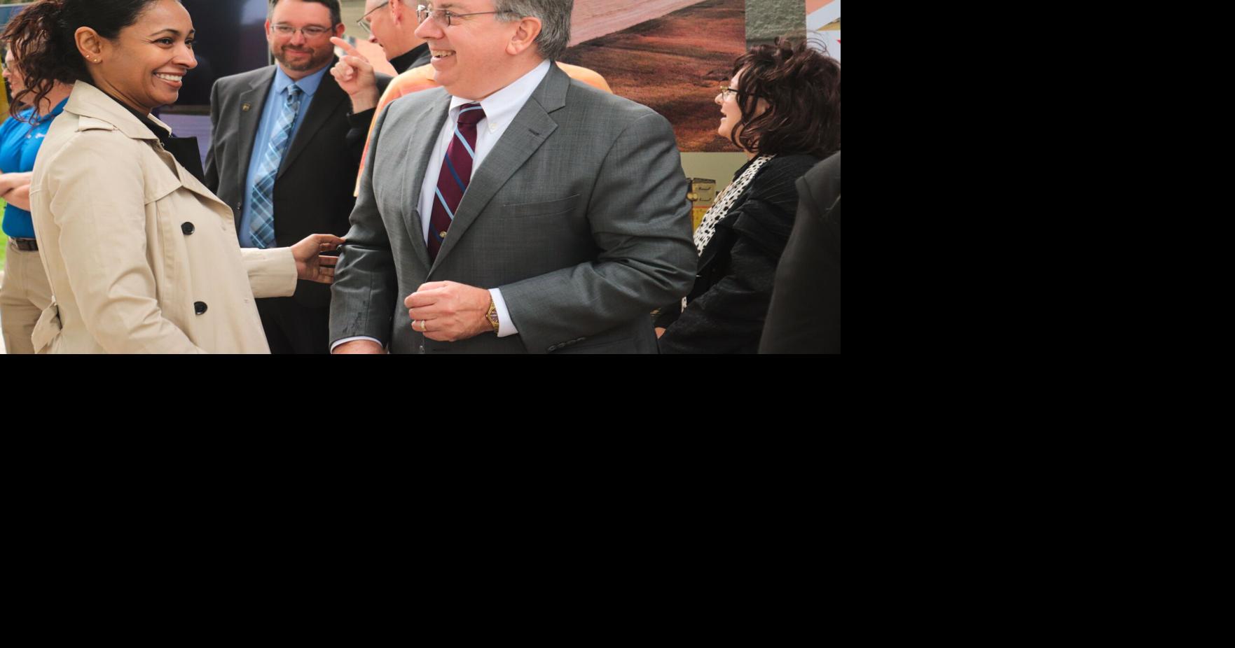 Divided Osky council extends city manager's contract Local News