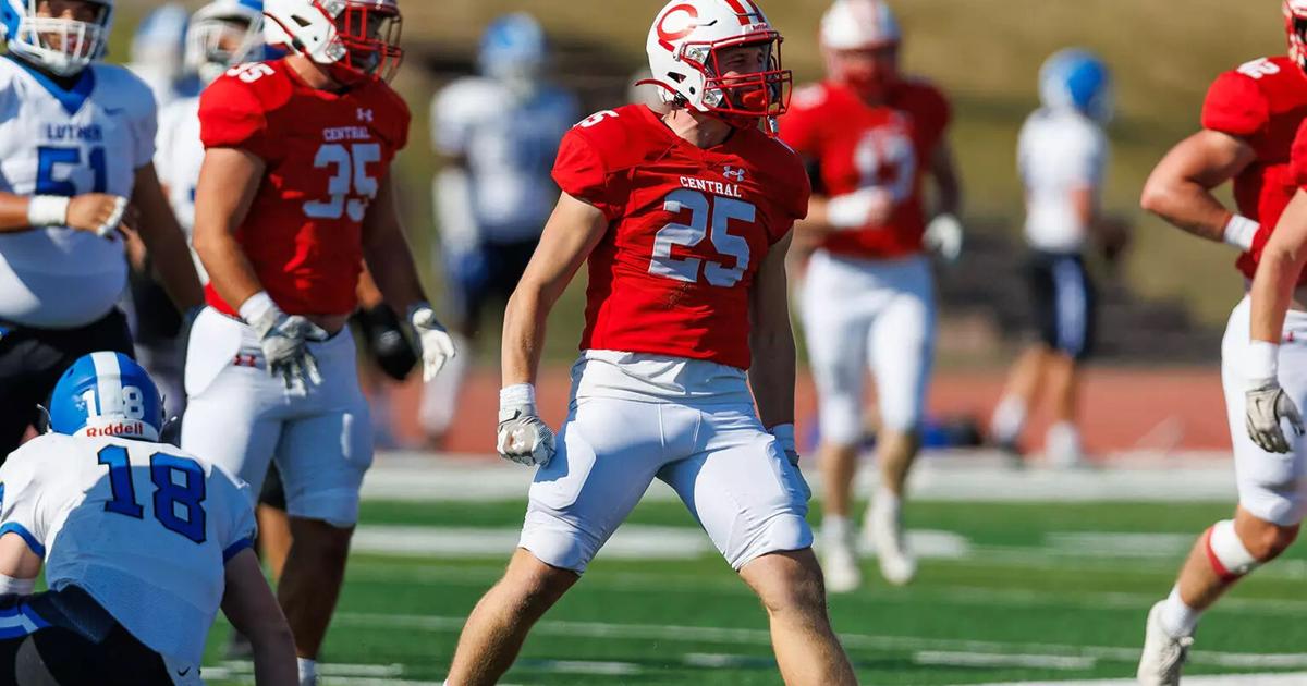 Seven Dutch football players tabbed for all-region squad | Pella