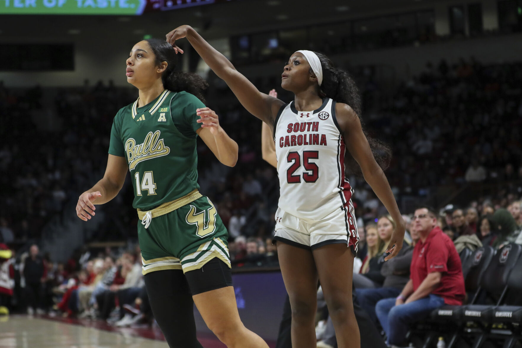 Notre Dame Jumps To 3rd In AP Top 25 Women's Poll After Win Over UConn ...