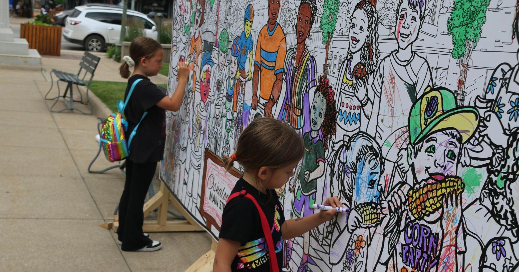 Artists, lookers converge for Art on the Square - Vimarsana News