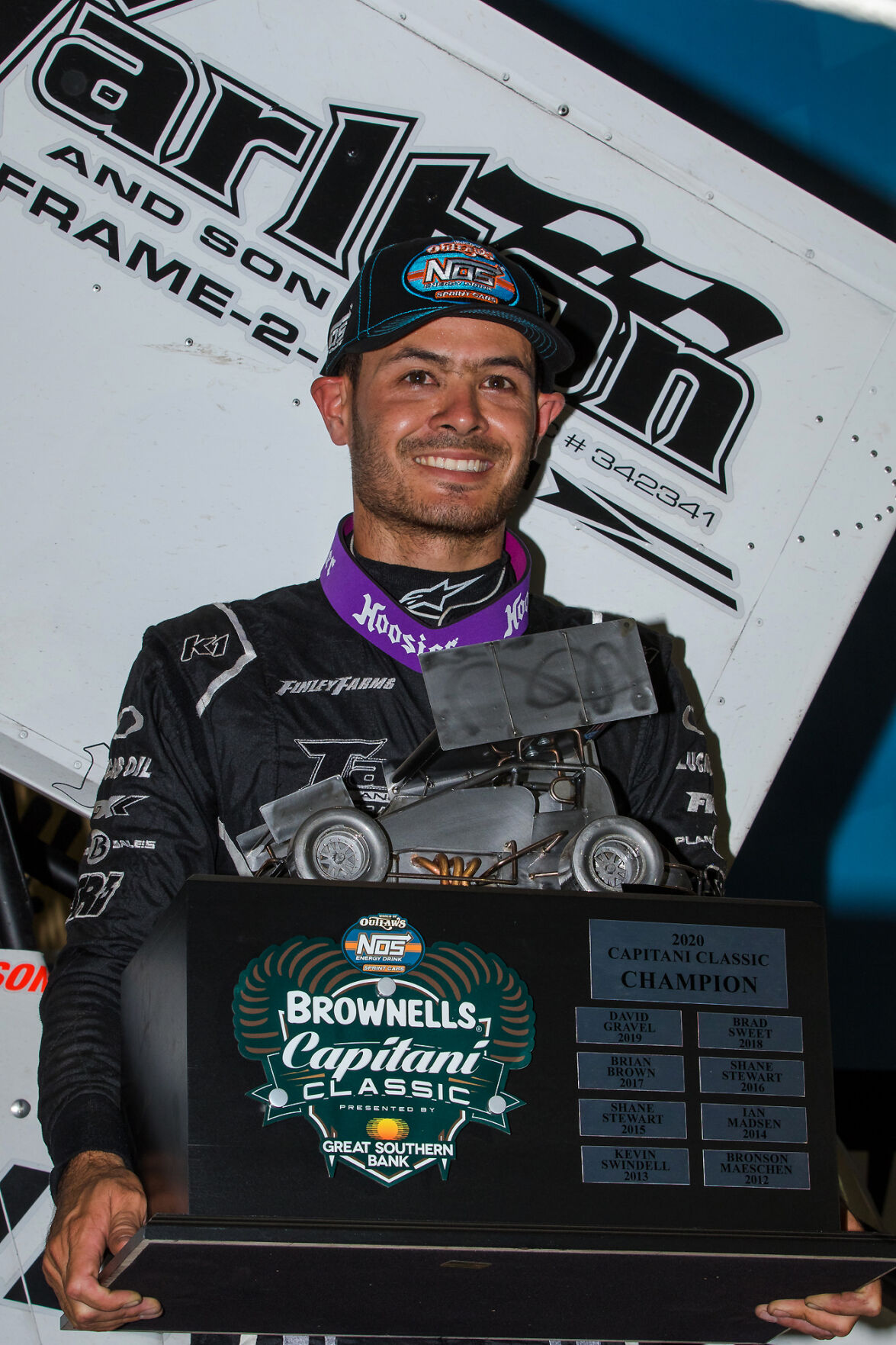 Kyle Larson throttles them all for $50,000 Capitani Classic triumph ...