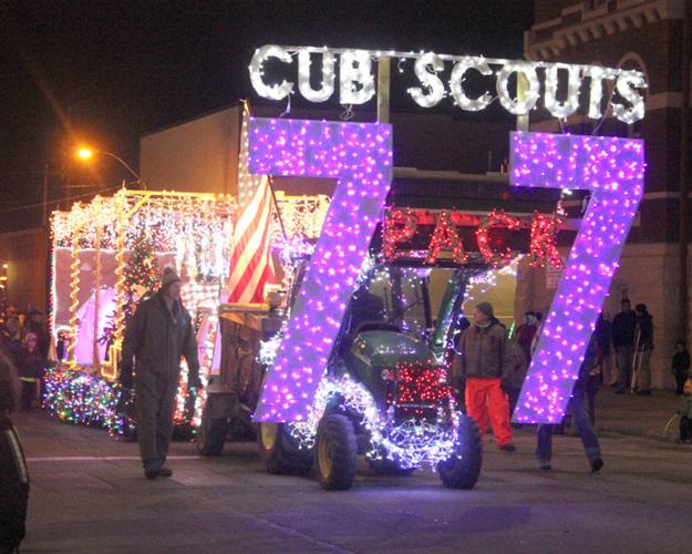 Oskaloosa Christmas Parade 2022 Downtown Shines With 'All That Glitters And Glows' With Main Street Lighted Christmas  Parade | Local News | Oskaloosa.com