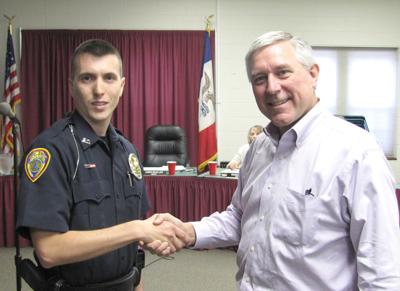 Video: Shinkle sworn in as new officer | Pella | oskaloosa.com