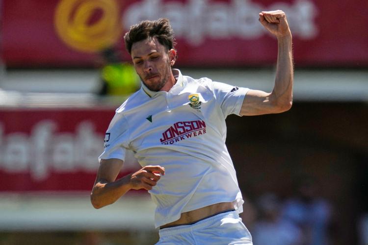 Australia in trouble in second test against South Africa, stumbles to ...