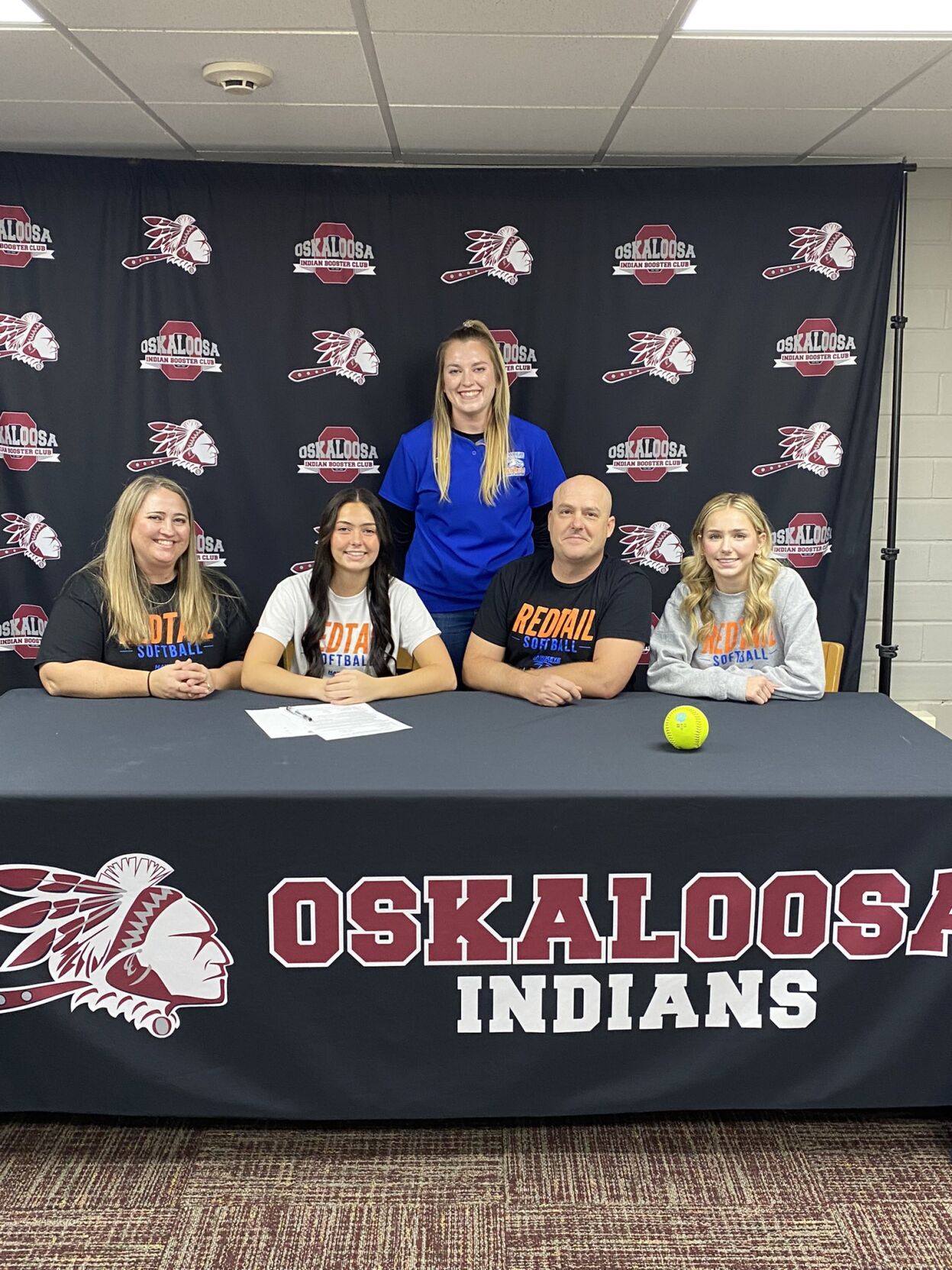 Oskaloosa’s Harbour signs with Hawkeye Sports