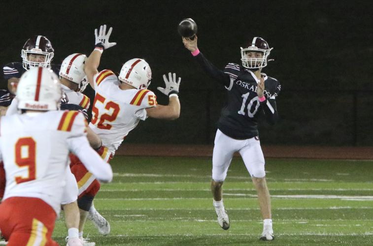 Wolves pull away late to down Oskaloosa, 41-10 | Sports | oskaloosa.com
