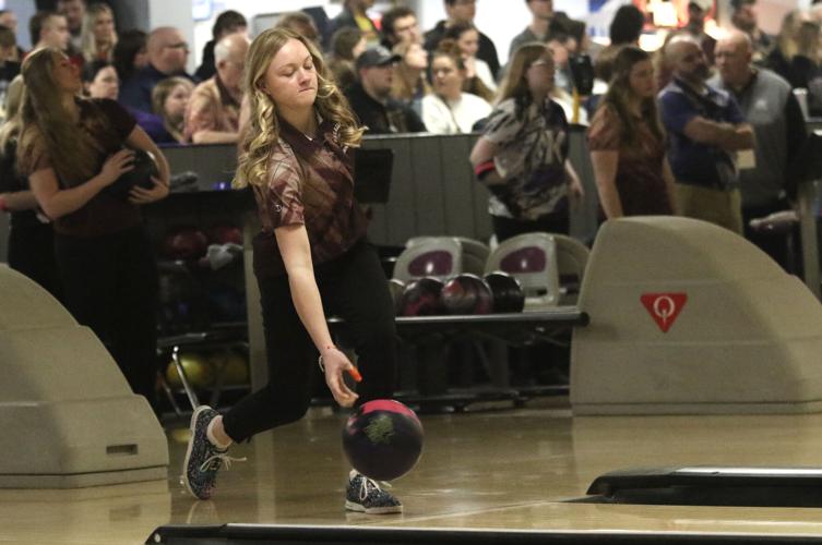 Oskaloosa’s Thompson medals at state bowling Sports