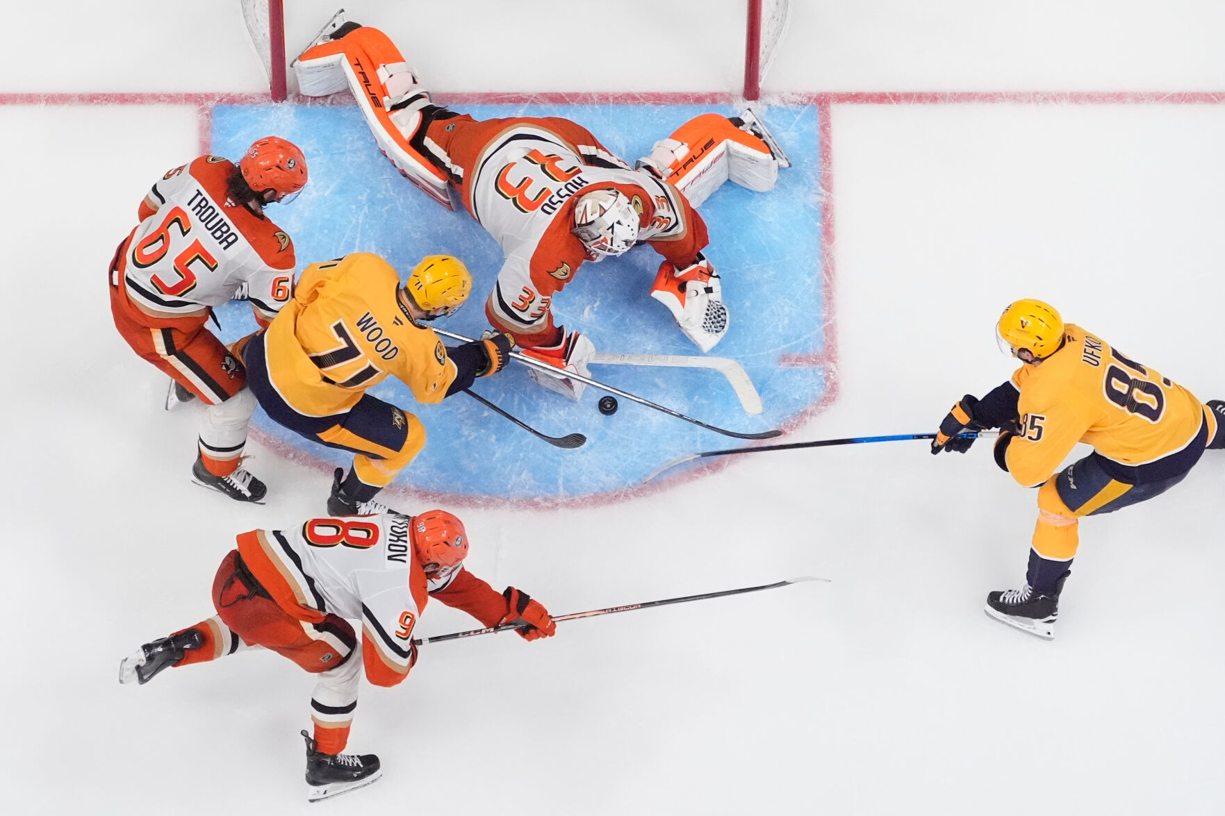 Ducks beat Predators 5-4 to clinch the Pacific's third seed