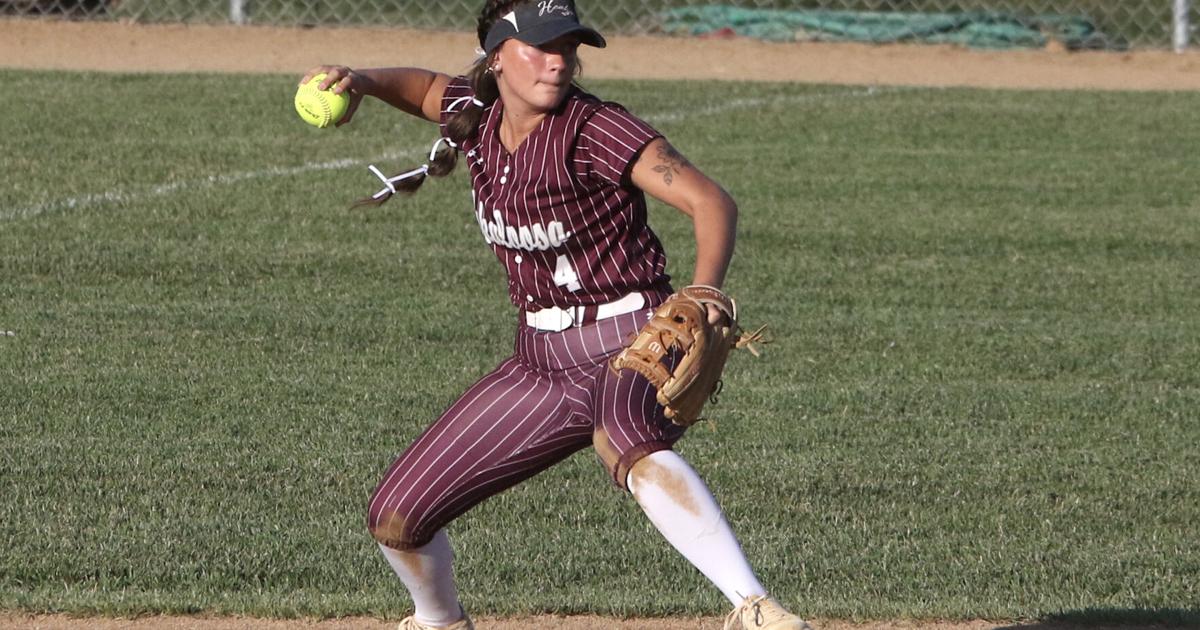 Oskaloosa opens postseason with 8-1 win over Mount Pleasant