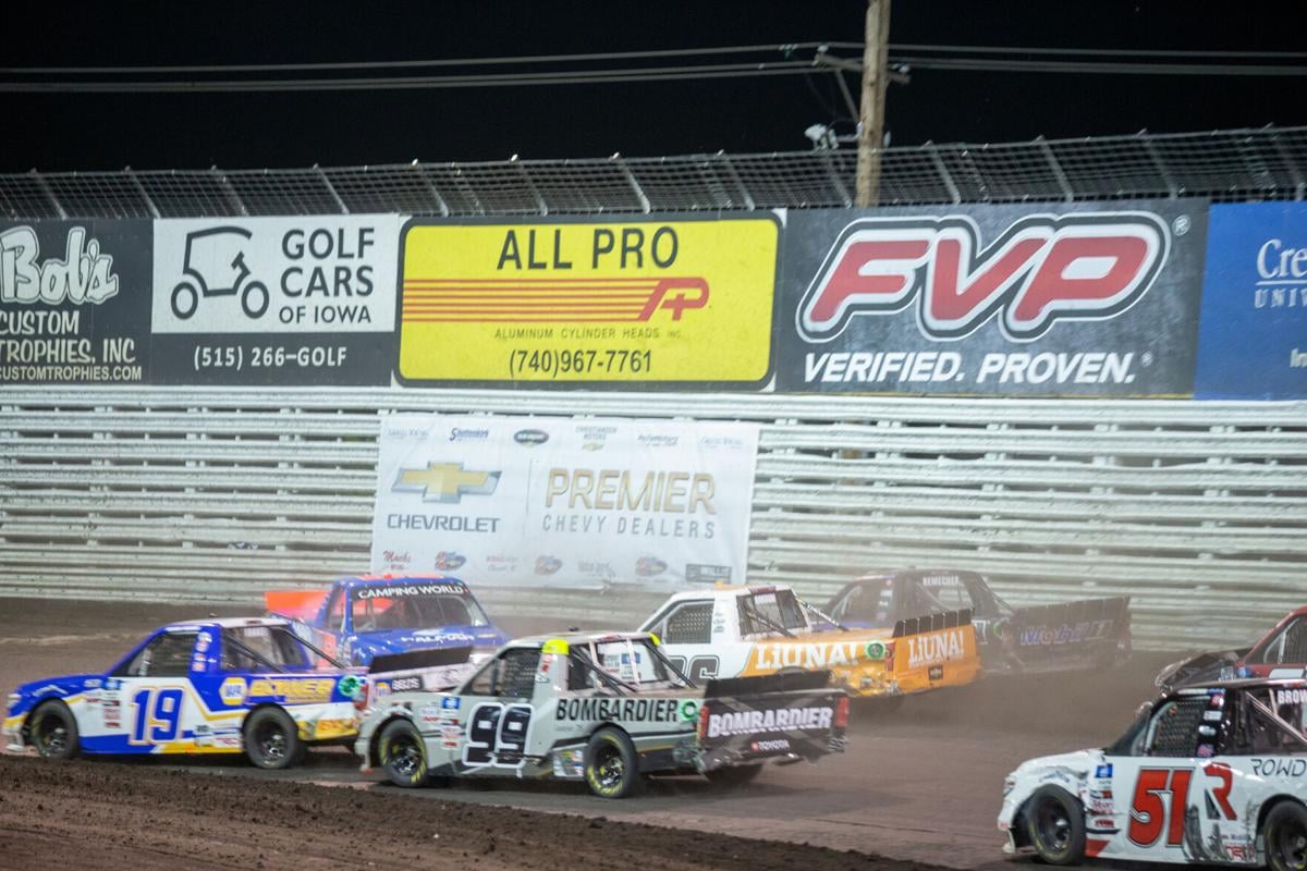 Austin Hill Pulls Out A Win At Caution Filled Knoxville In Its Truck Series Debut Sports Oskaloosa Com
