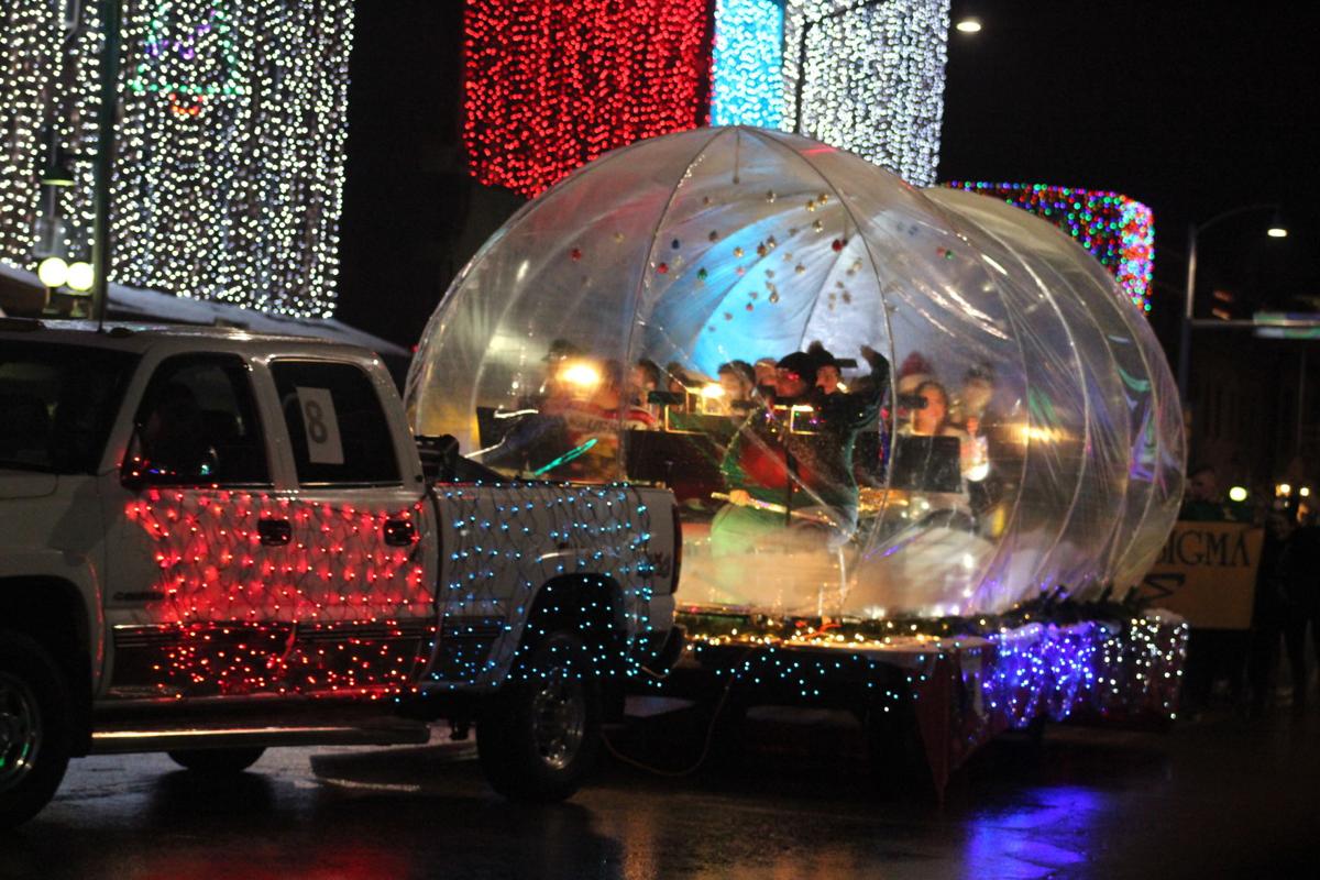 pix Unique Ideas For Christmas Parade Floats snowglobe float keeps wpu band rocking