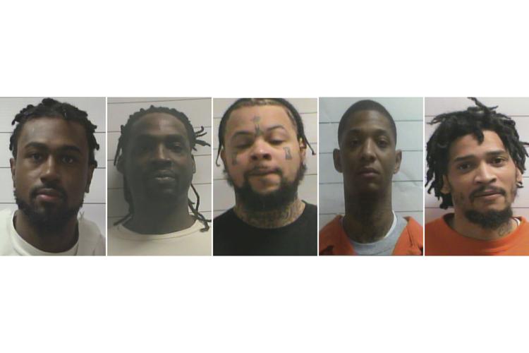 10 escape from New Orleans jail through hole in cell wall while lone