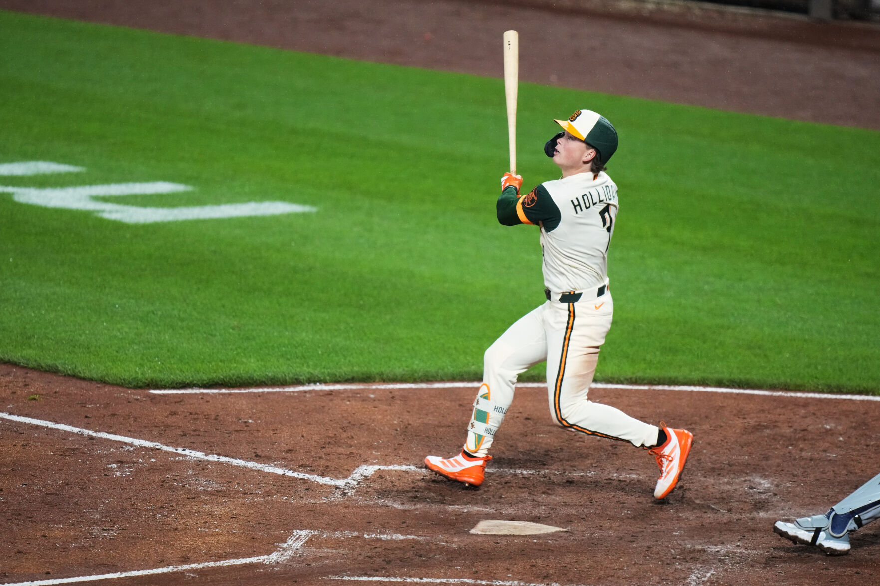 Jackson Holliday's odd 337-foot homer sneaks under the foul pole