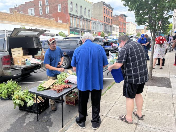 Farmers' market returns to downtown Oswego News