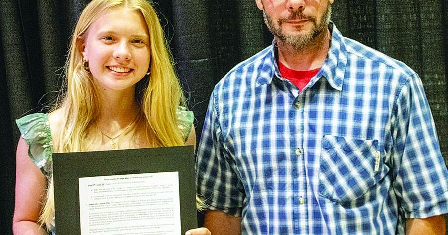 Senior class awards and scholarships presented in Mexico
