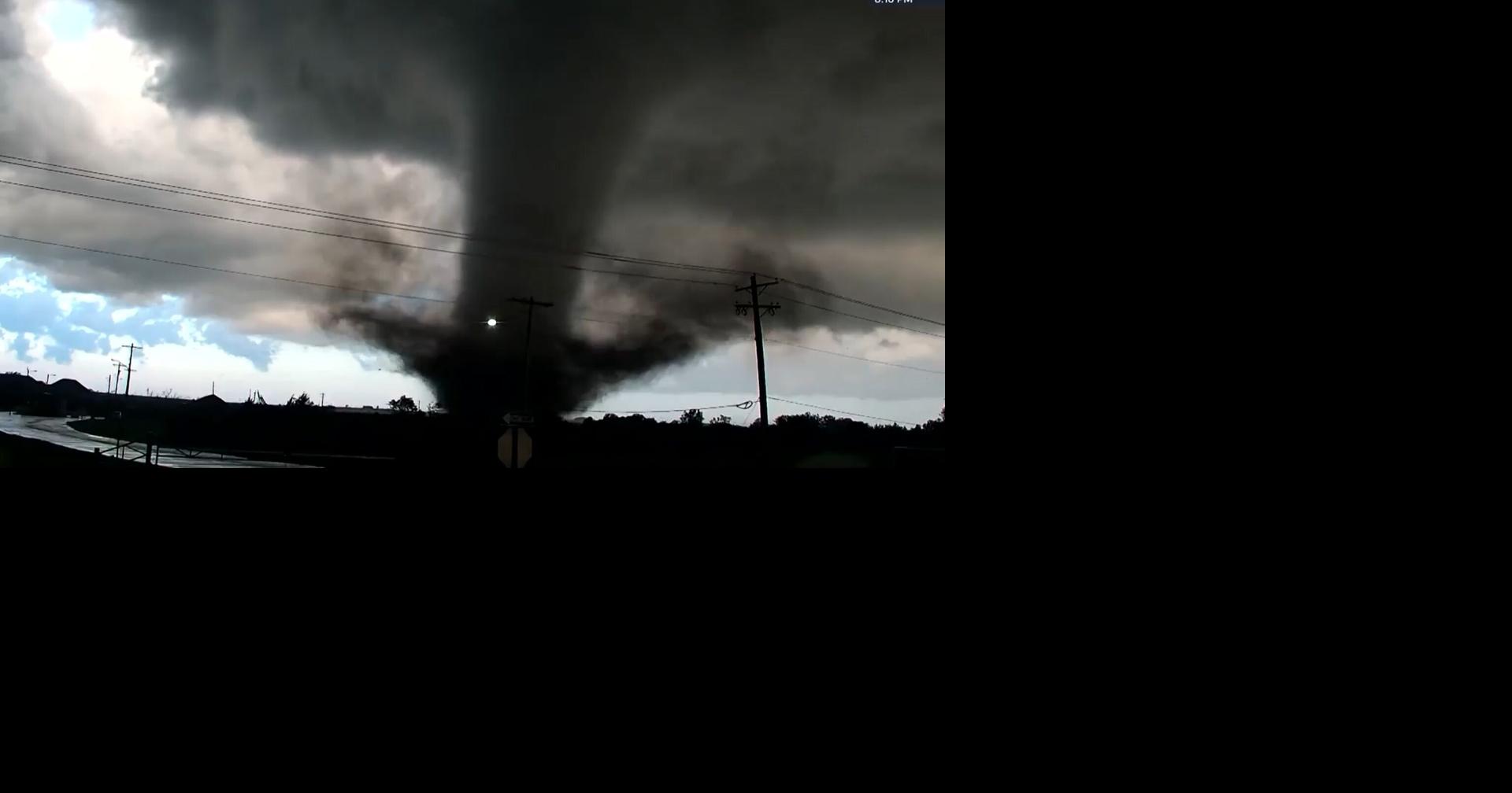 Tornado barrels through Oklahoma, damaging homes and shutting down roads