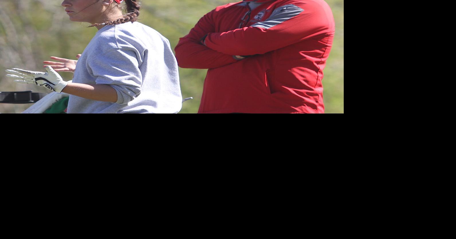 Girls golf: Redettes win home invite