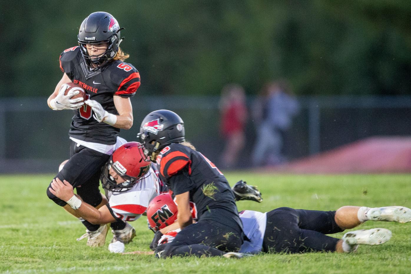 Prep Football Giveaways Cost Big Reds Against Bloodhounds Local Sports Ottumwacourier Com