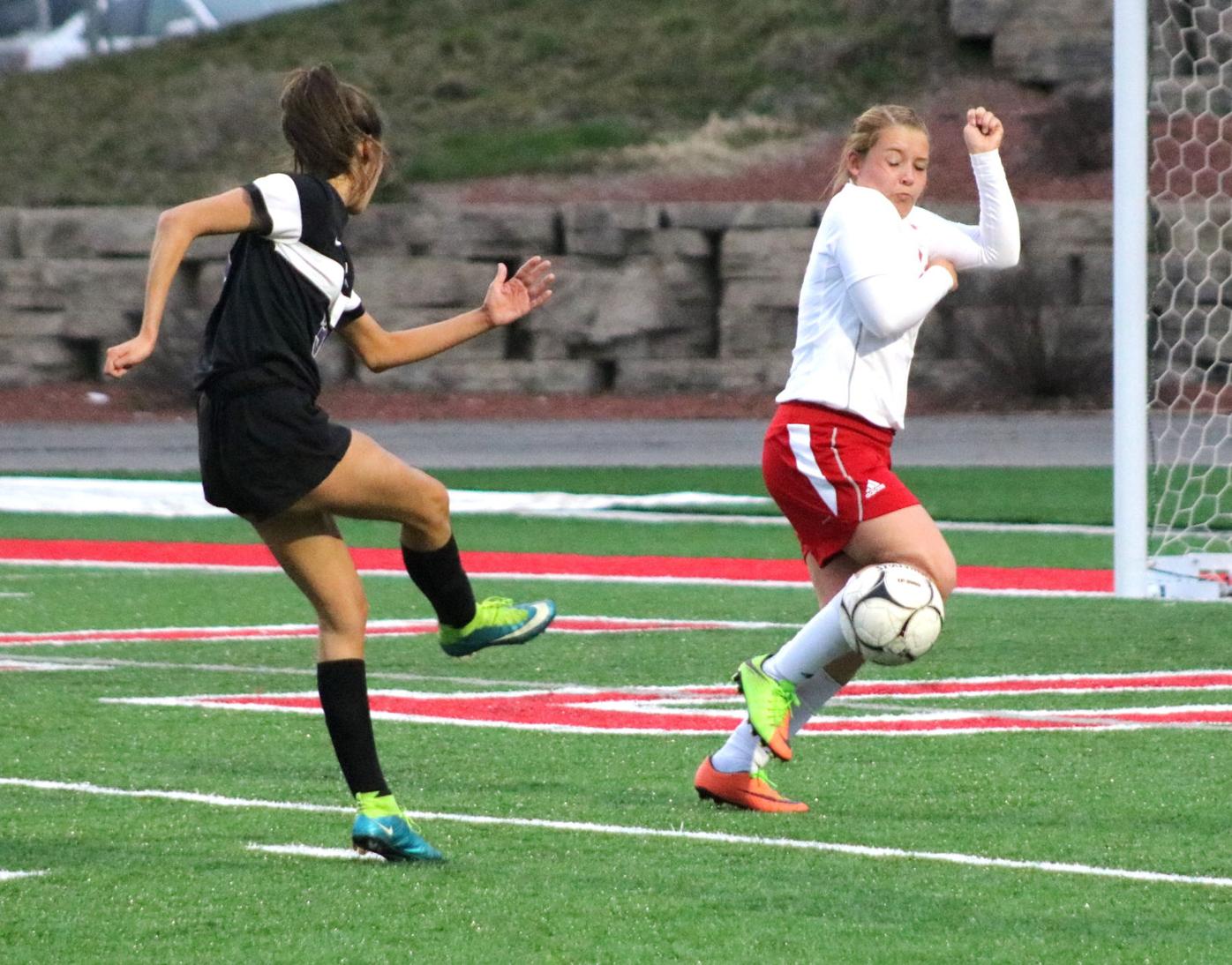 Waukee Rolls Past Ottumwa Girls Soccer Team High School Sports Ottumwacourier Com