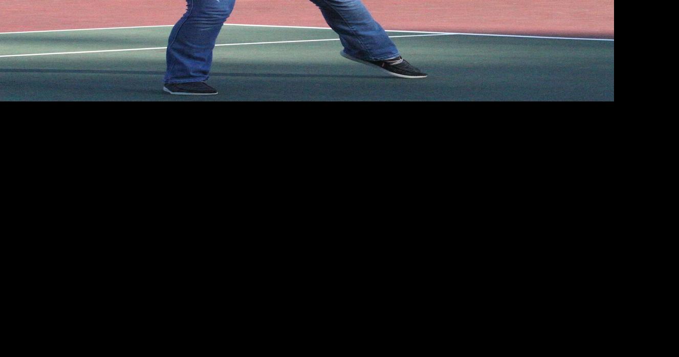 Girls tennis: Lady Dees beat the Mustangs in the heat