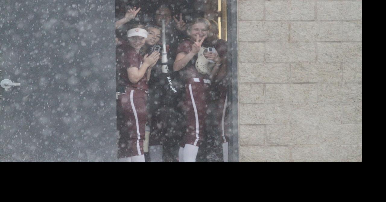 Prep softball: Sigourney falls to Pella Christian