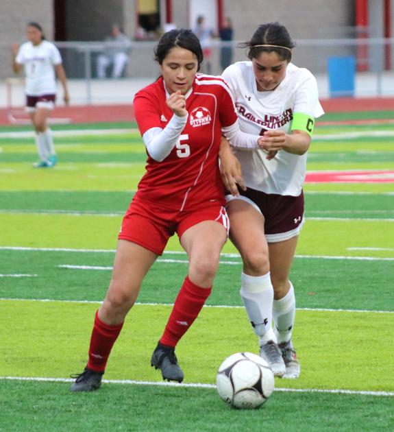Girls Soccer Lincoln Holds Off Bulldogs High School Sports Ottumwacourier Com