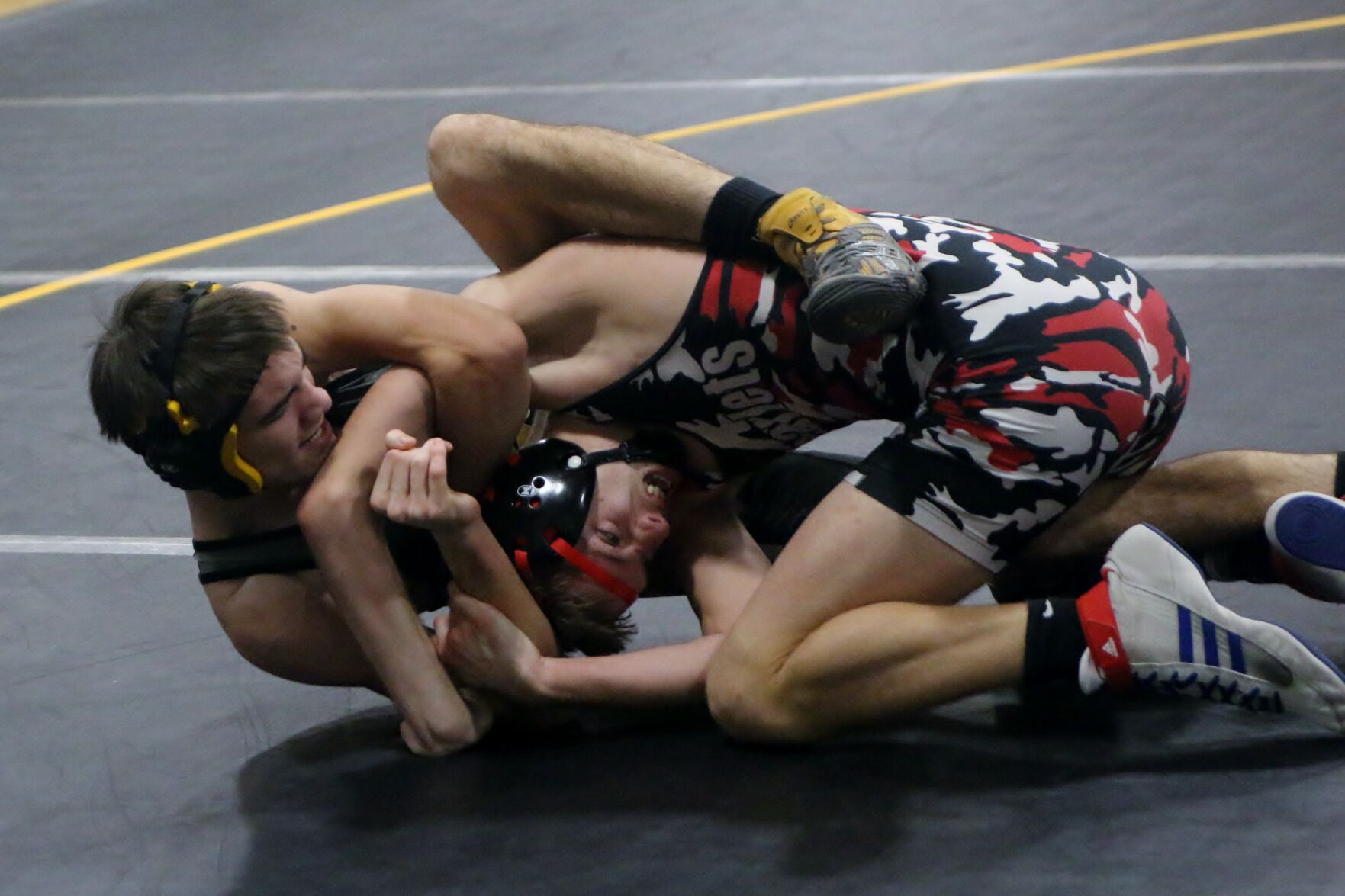 Prep wrestling McFadden stays unbeaten; Atlantic-CAM defends title at Lettington Duals Sports ottumwacourier picture