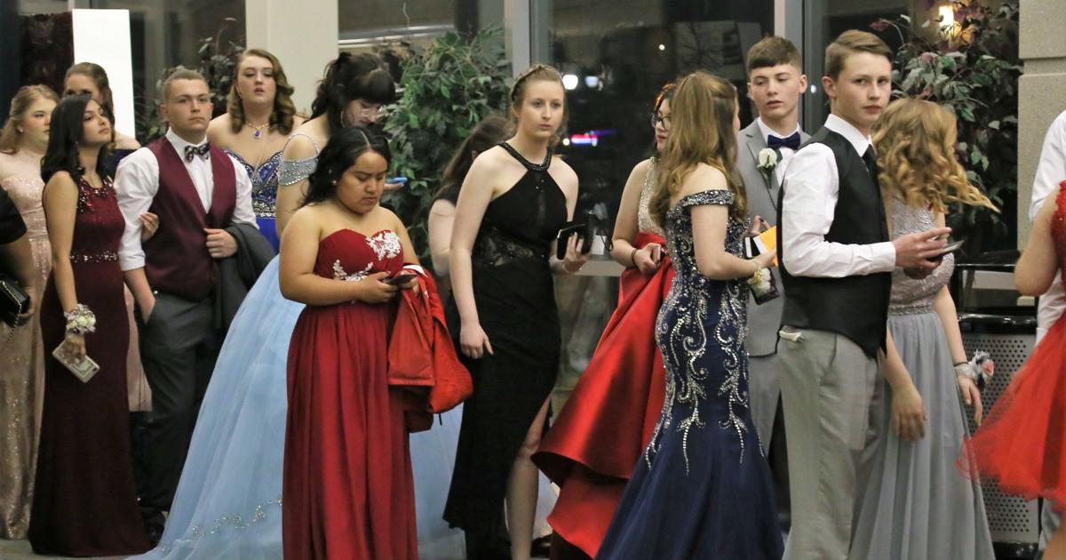 Prom necessities: gowns, tuxes, cell phones | News | ottumwacourier.com