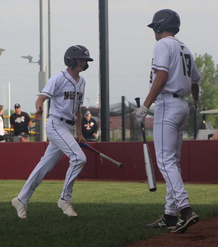 BASEBALL: Bullpups score six in third to beat Mustangs - The Sun