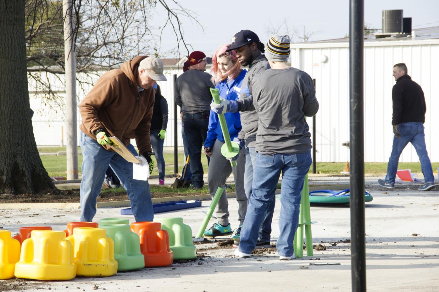 Photos: Playground building blitz | News | ottumwacourier.com