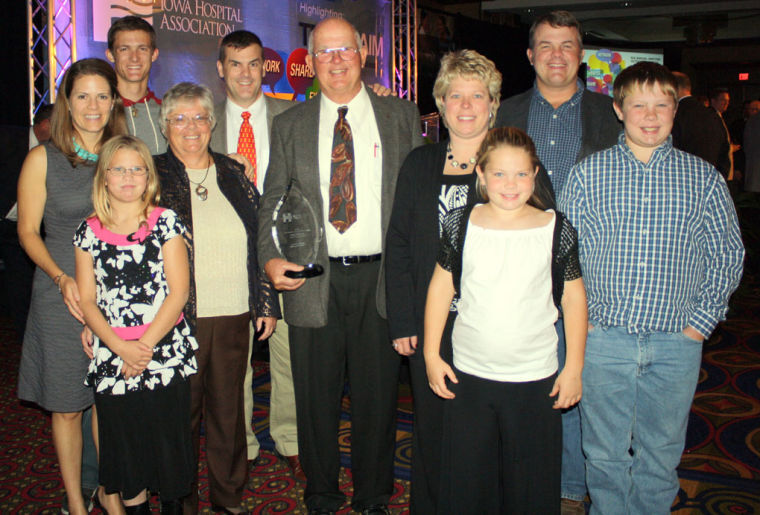 Dr. Gary Runyon receives Iowa Hospital Association award