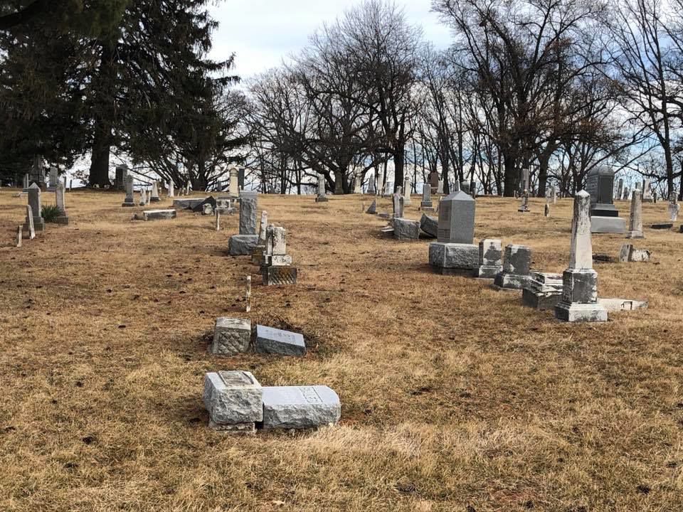 Pekin football helps clean up Richland cemetery Local Sports