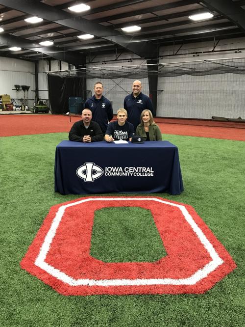 Blunt Signs With Iowa Central Chad Drury Ottumwacourier Com