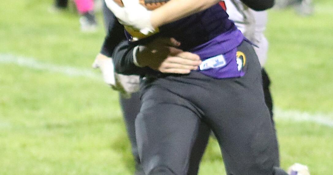 Prep football: Cobras strike early against Comets