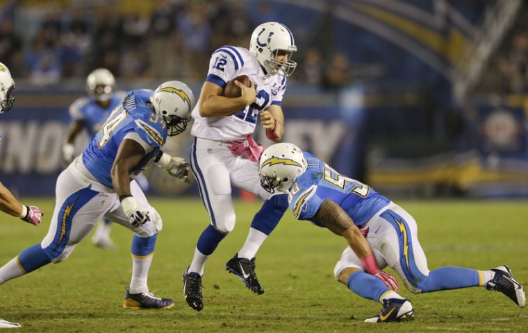 Woods honors fallen teammates with Monday night star turn, Colts