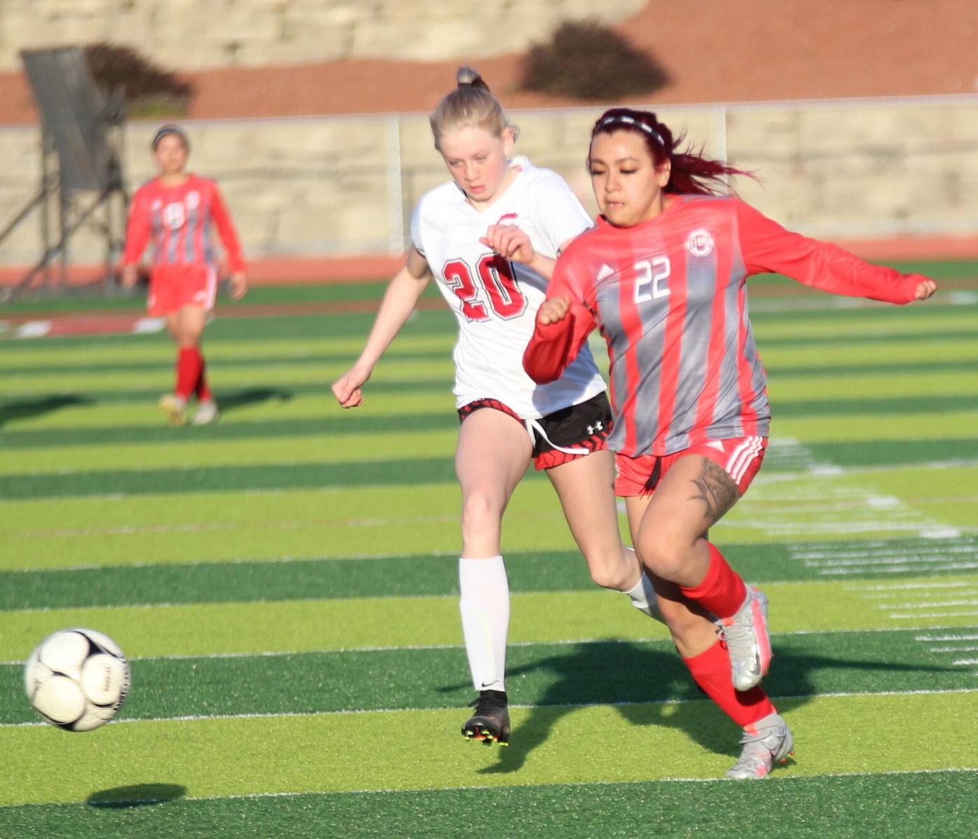 Girls Soccer Bulldogs Run Past Redettes Sports Ottumwacourier Com