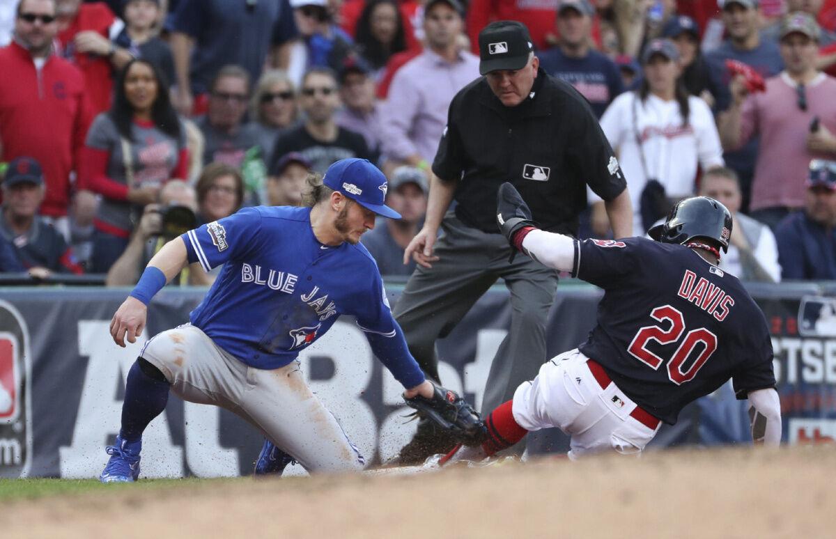 Blue Jays beat Indians on Ryan Goins's walk-off homer