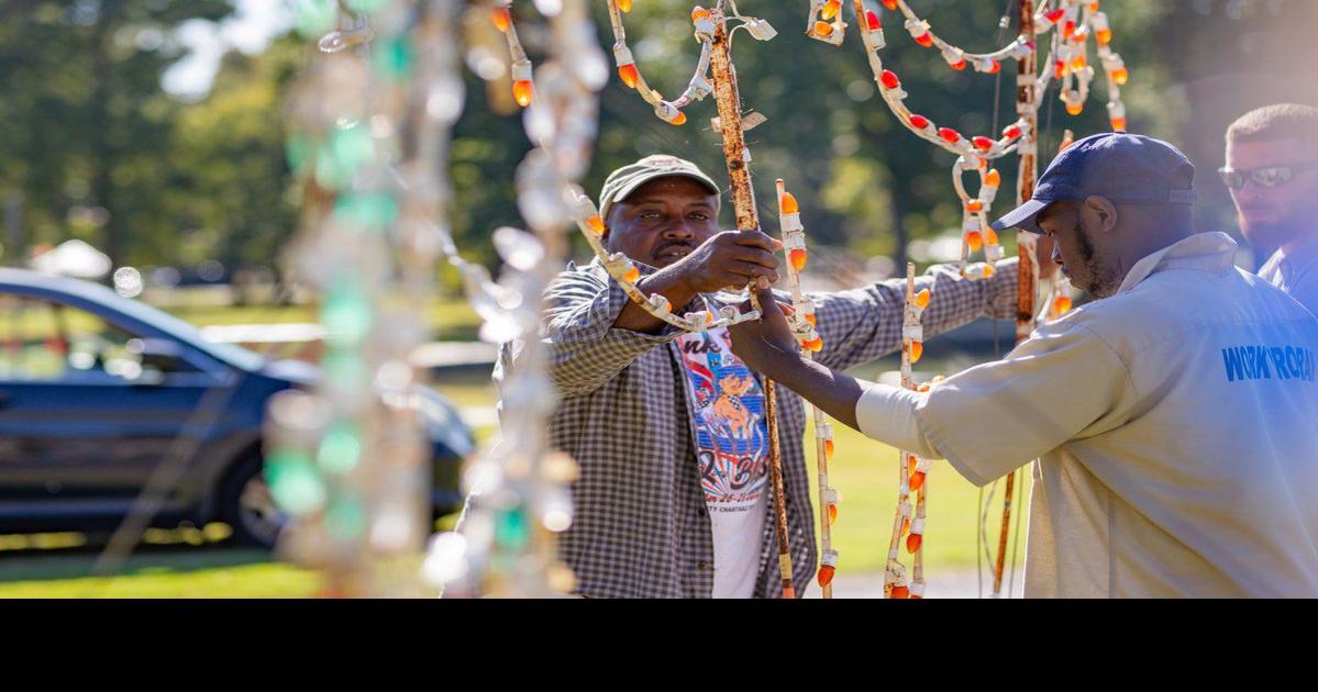 Wiring the Wise Men Installation of Noble Park lights takes time