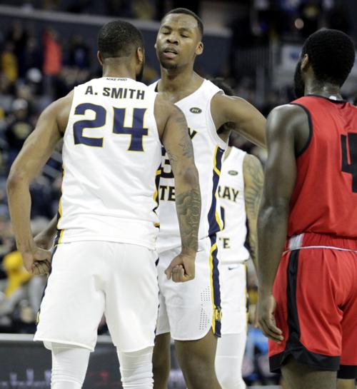 Racers battle Govs in semis