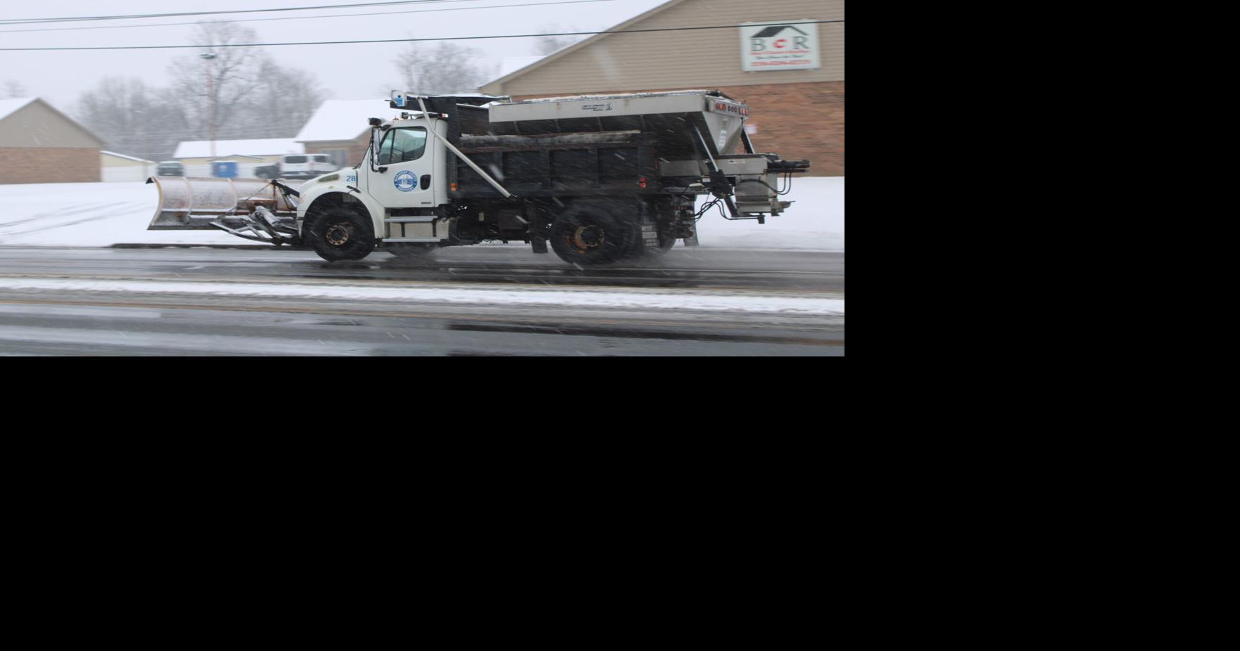 Plow crews work to clear roads amid winter storm | News | paducahsun.com