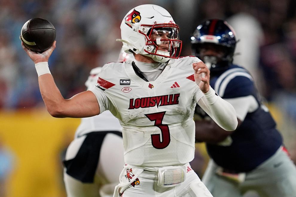 Cards' comeback, upset bid falls short as Ole Miss escapes 41-38 on final play