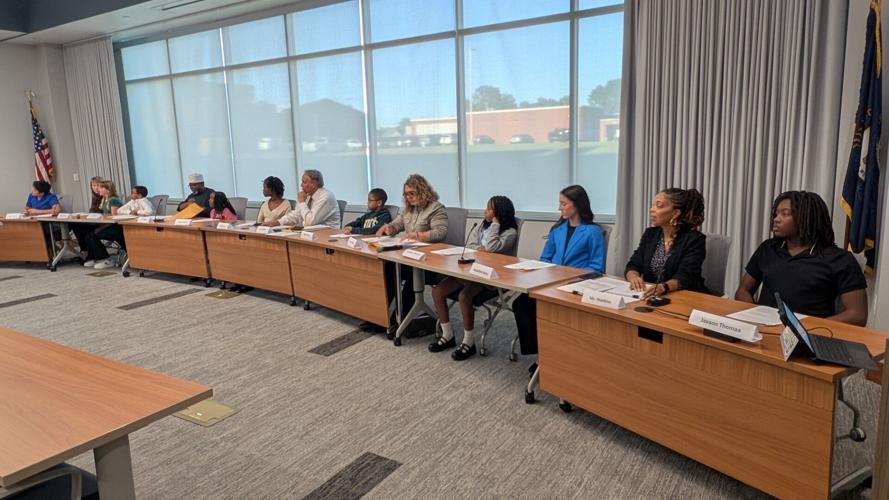 Student leaders take seats at Paducah school board | News | paducahsun.com