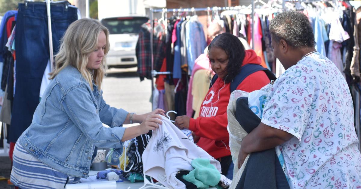 Need winter clothes? Family Service Society’s mobile clothing room offering free clothing Need winter clothes? Family Service Society’s mobile clothing room offering free clothing
