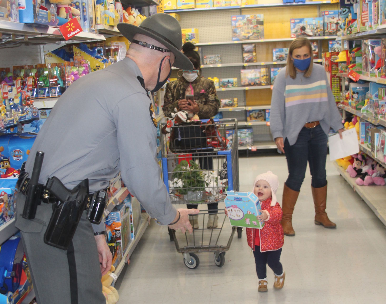 'Shop with a Cop' still delivers holiday joy - Vimarsana News