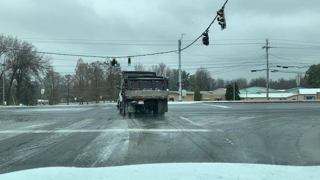 Driving behind a snowplow on Friendship Road in Paducah, Feb. 11, 2021 | | paducahsun.com