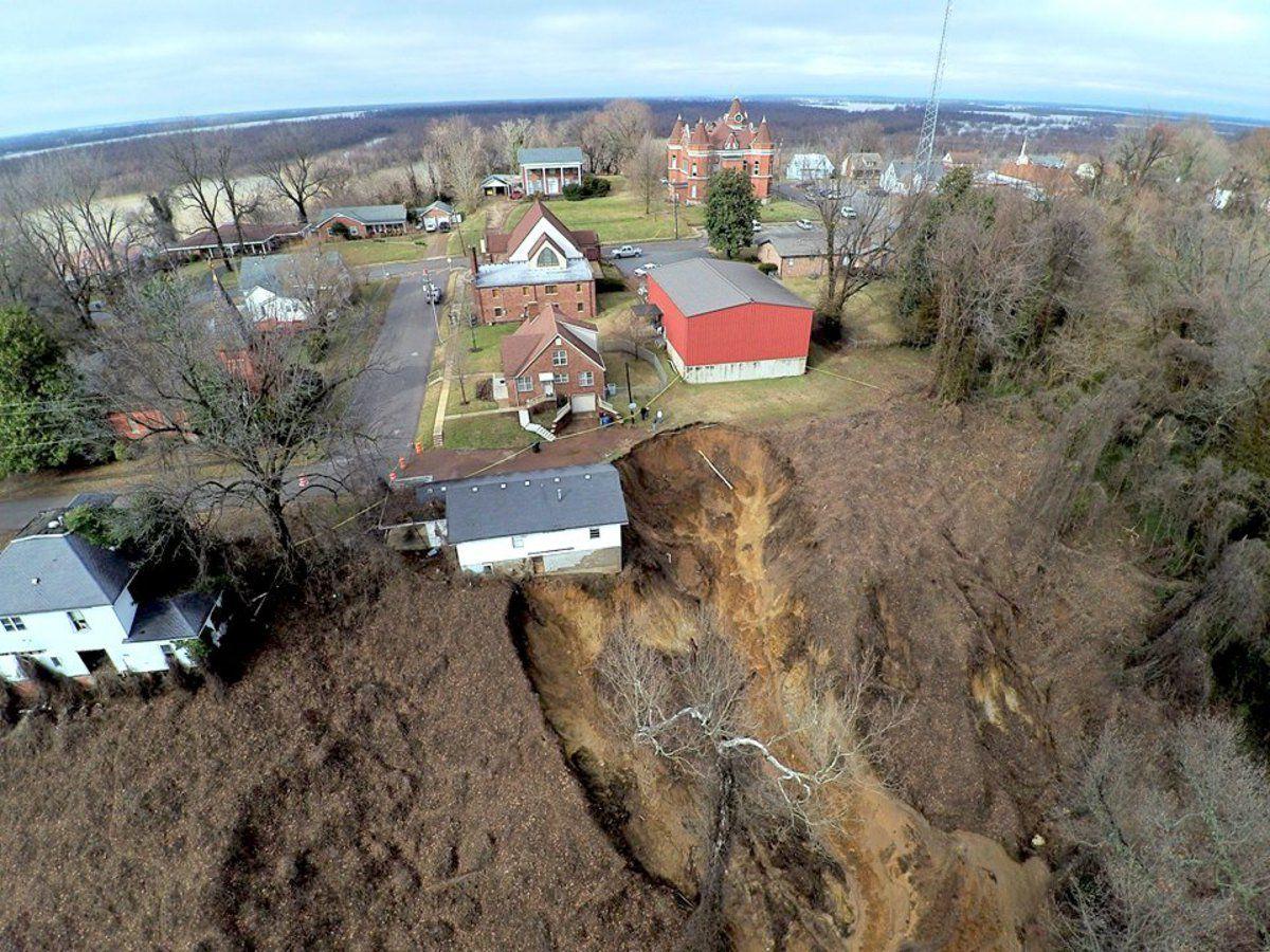 Mudslide threatening structures in Hickman Local News