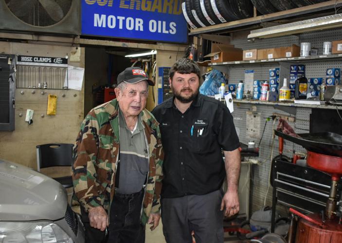 PADNWS-03-22-22 DURBIN SERVICE - PHOTO 1