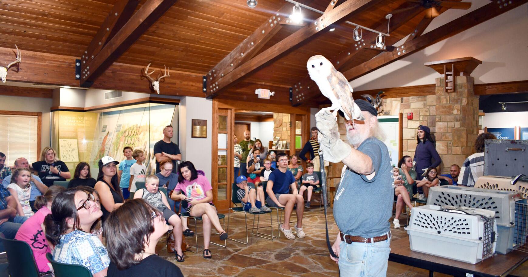 Birds of prey program helps educate children and adults - Vimarsana News