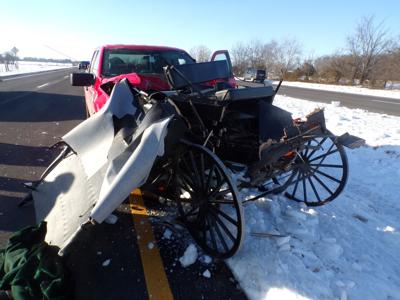 Two injured after truck rear‑ends horse-drawn buggy | News | paducahsun.com